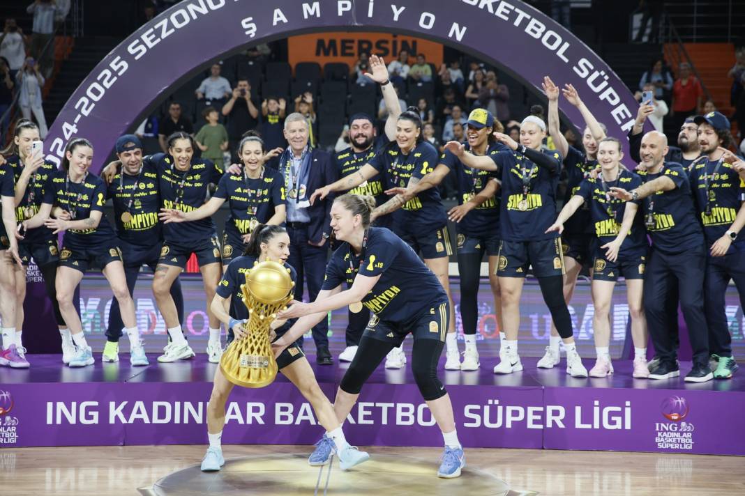 Fenerbahçe imzaları attırdı: Transferleri peş peşe açıkladı 1